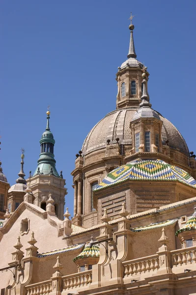 "Basilica de Nuestra Senora del Pilar "på Zaragoza – stockfoto