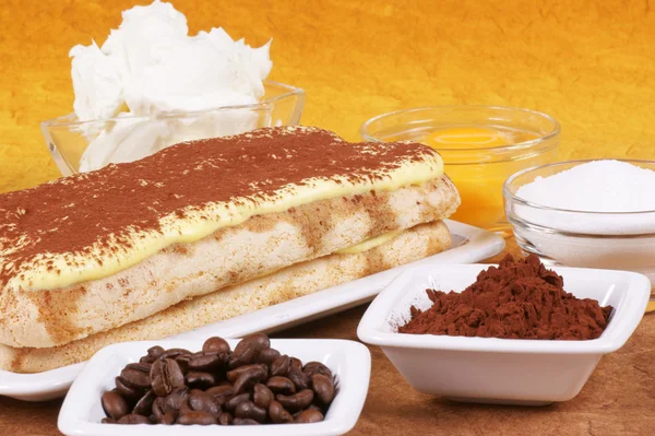 Tiramisù cake and its ingredients — 스톡 사진