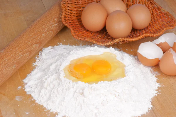 新鮮な卵パスタの材料 — ストック写真