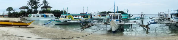 Anlegeplatz für Boote auf der Insel Borakaj. — Stockfoto