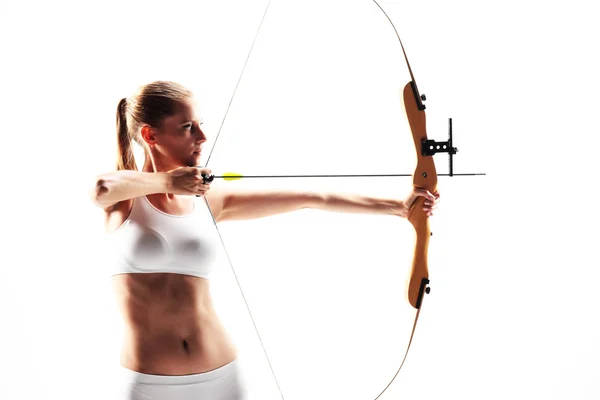 Rozhodná mladá žena archer — Stock fotografie
