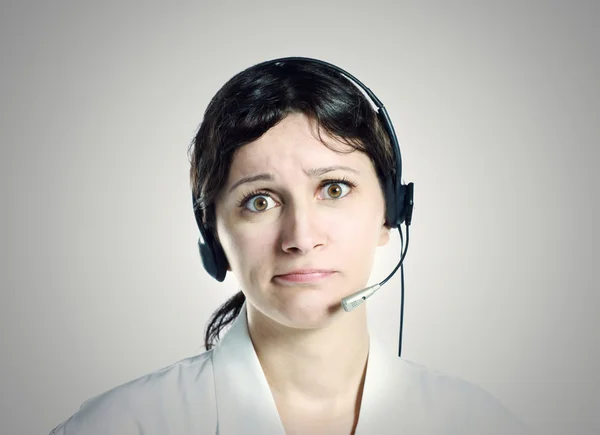 Linda chica con auriculares, problemas de trabajo —  Fotos de Stock