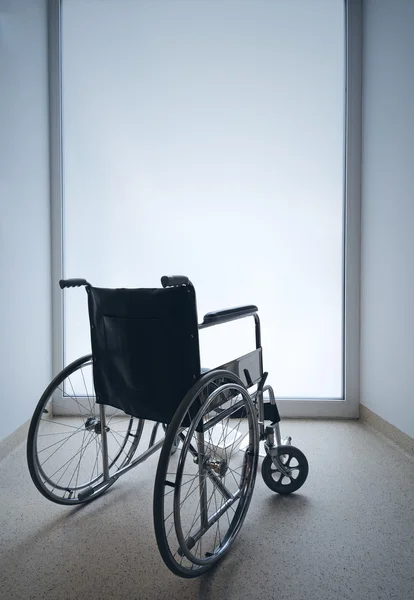 Pusty wózek inwalidzki — Zdjęcie stockowe