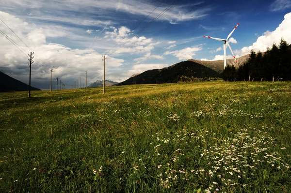 Turbine eoliche in campagna — Foto Stock
