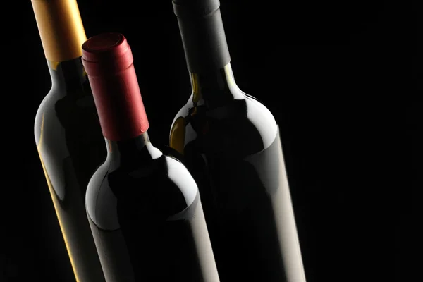 Grupp av vinflaskor — Stockfoto