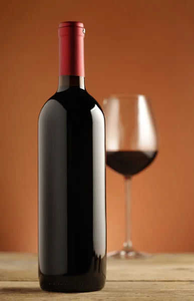 Червоний пляшку вина — стокове фото