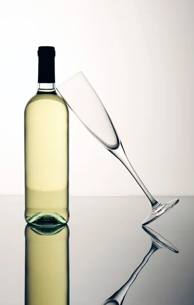Láhev vína a sklo — Stock fotografie