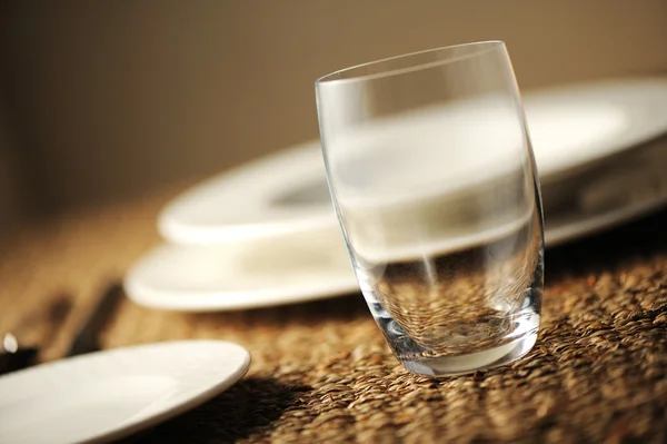 エレガントな柔らかな光、レストランのテーブルのクローズ アップ — ストック写真