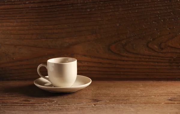 Tahta masada bir fincan kahve. — Stok fotoğraf
