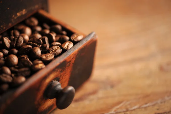 Primer plano de granos de café, dof poco profundo — Foto de Stock