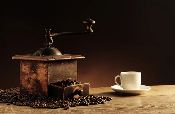 Mlýnek a káva pohár — Stock fotografie