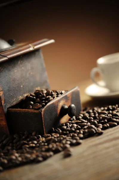Kvarnen och kaffe kopp — Stockfoto