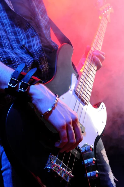 Close up of hands playing an bass — Stock Photo, Image