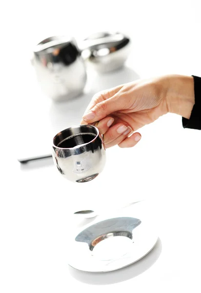コーヒーのカップを保持している女性の手 — ストック写真