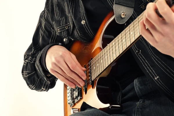Elektro gitar çalan gitarist — Stok fotoğraf