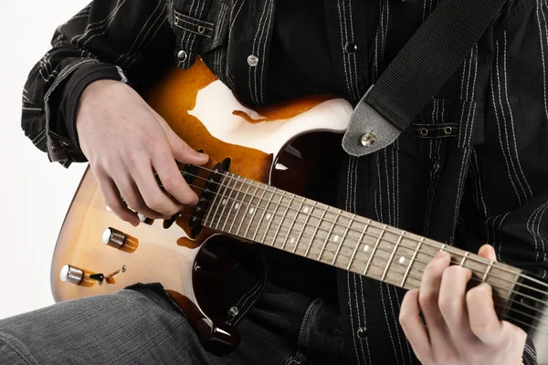 Guitarrista tocando guitarra elétrica — Fotografia de Stock