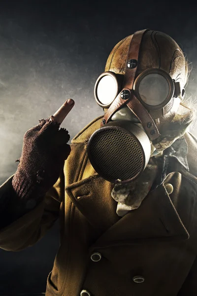Grunge portrait man in gas mask, fuck sign — Stock Photo, Image