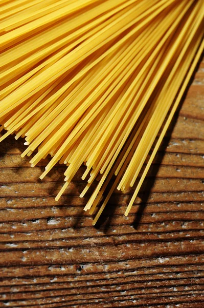 Fideos de espagueti sin cocer —  Fotos de Stock