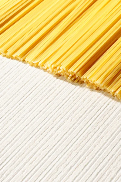 Uncooked spaghetti noodles — Stock Photo, Image