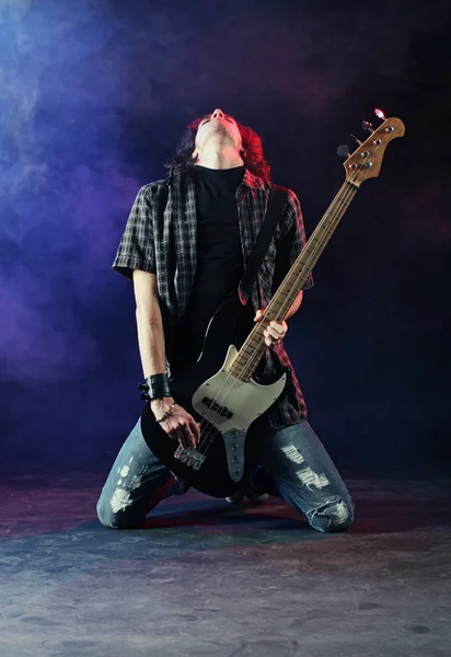 Kaya bas gitarist — Stok fotoğraf