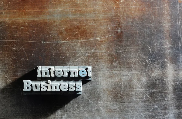Alte metallische Buchstaben: Internet-Geschäft Hintergrund — Stockfoto