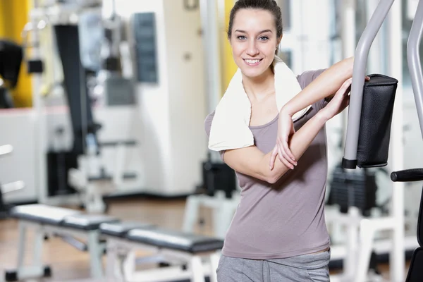 Ritratto fitness: una giovane donna rimane in forma . — Foto Stock