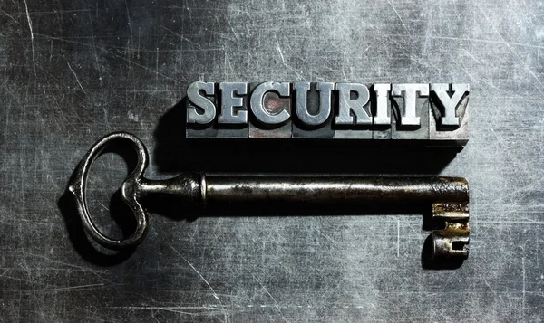 Das Wort "Sicherheit" aus antikem Metall. — Stockfoto
