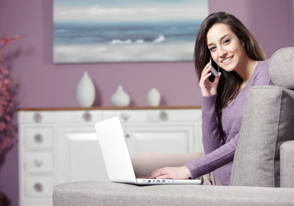 At home, Woman talking on the phone — Stock Photo, Image