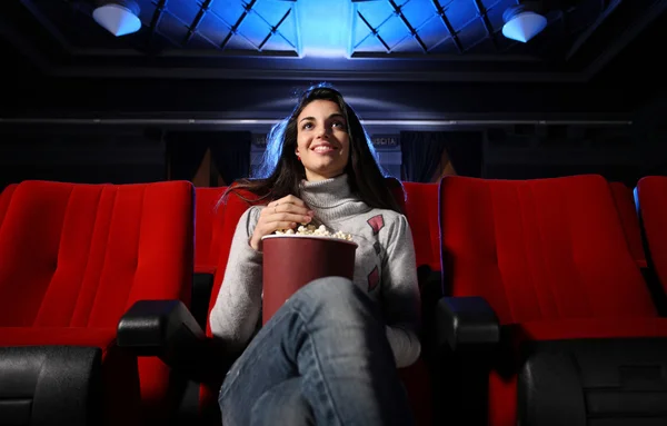 Watching a movie at the cinema: portrait of a pretty girl in a m — Stock Photo, Image