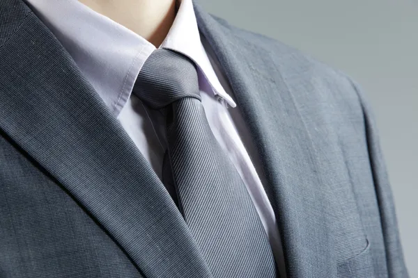 Крупним планом класичний діловий одяг з краваткою та елегантним блістером — стокове фото