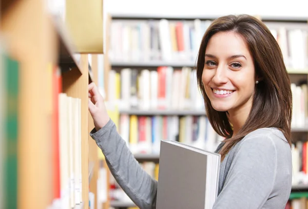 Student in a library — Stock Photo, Image