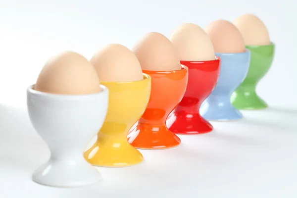 Eggcups s vejci — Stock fotografie