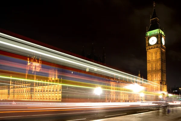 Parlamento de Londres e Big Ben à noite — Fotografia de Stock