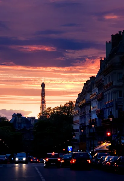Günbatımında tour Eiffel siluet — Stok fotoğraf