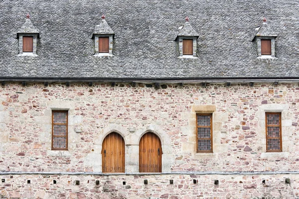 Fachada de um antigo castelo na França — Fotografia de Stock