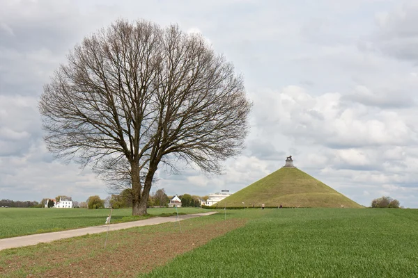 Estátua Lion 's Mound no campo de batalha de Waterloo, Bélgica — Fotografia de Stock