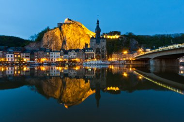 dinant Cityscape, nehir meuse, Belçika