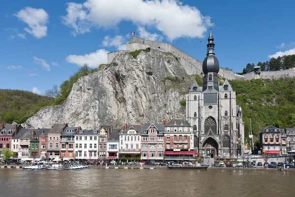 Panoráma města dinant na řece meuse, Belgie — Stock fotografie
