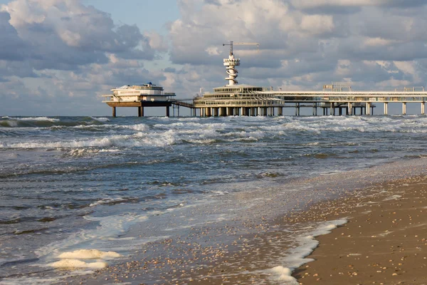 Scheveningen Pier, resort de praia na Holanda — Fotografia de Stock
