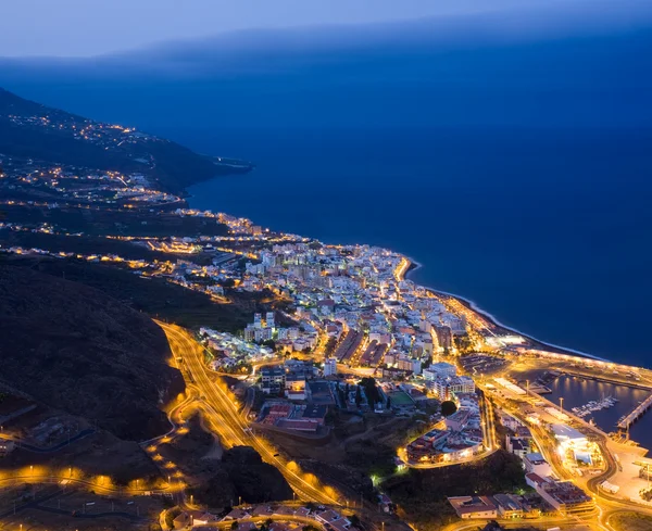 Paesaggio urbano di Santa Cruz (La Palma, Spagna) di notte — Foto Stock