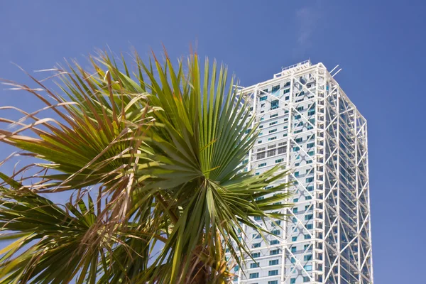 巴塞罗那奥林匹克港口附近的摩天大楼 — 图库照片