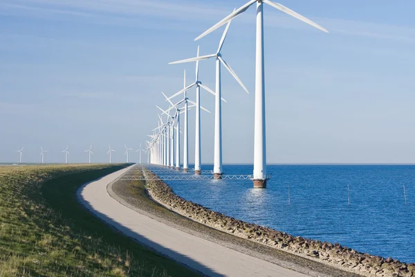 Turbinas eólicas en el mar holandés — Foto de Stock