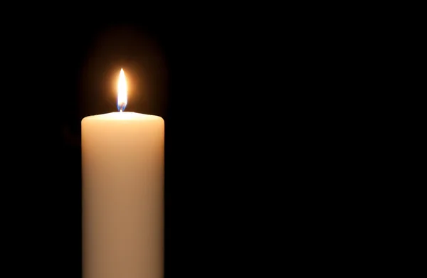 孤立黑色背景上的白色蜡烛 — 图库照片