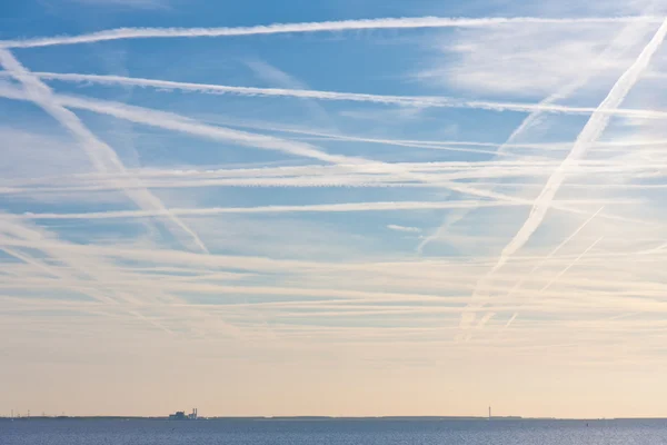 Senderos aerodinámicos desde llanuras sobre el mar holandés — Foto de Stock