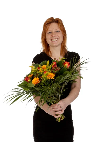 Glad ung leende kvinna med blommor; isolerad på vit — Stockfoto