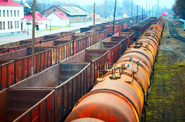 Eisenbahncontainer und Tanks — Stockfoto