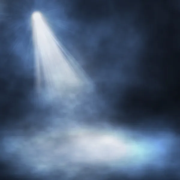 Scheinwerfer einzeln blau auf Smog-Hintergrund — Stockfoto