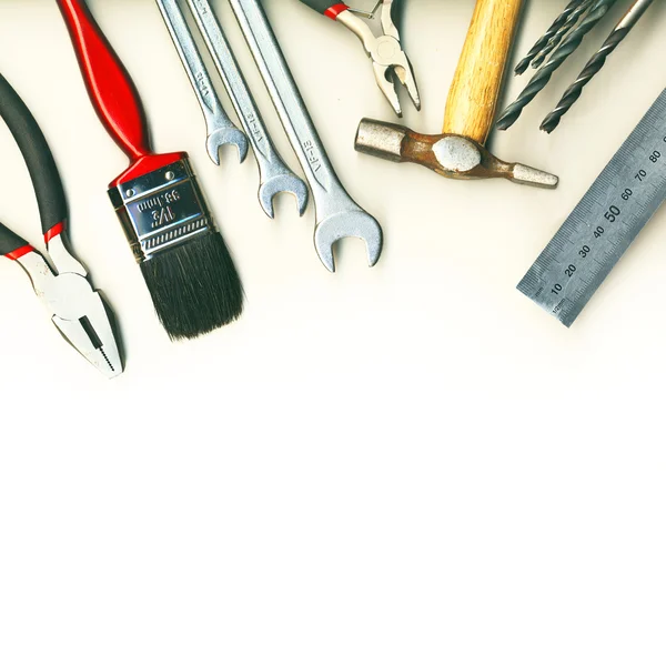 Eine Reihe von Werkzeugen - isoliert auf weißem Hintergrund — Stockfoto