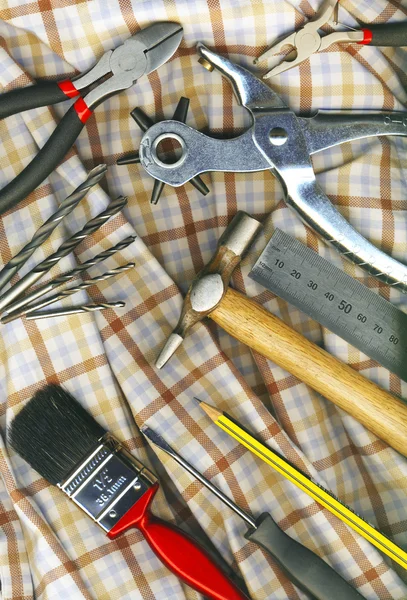 Een set van tools op de werknemers controleren shirt — Stockfoto