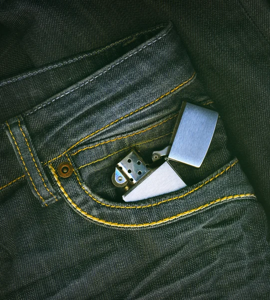 Briquet dans une poche — Photo
